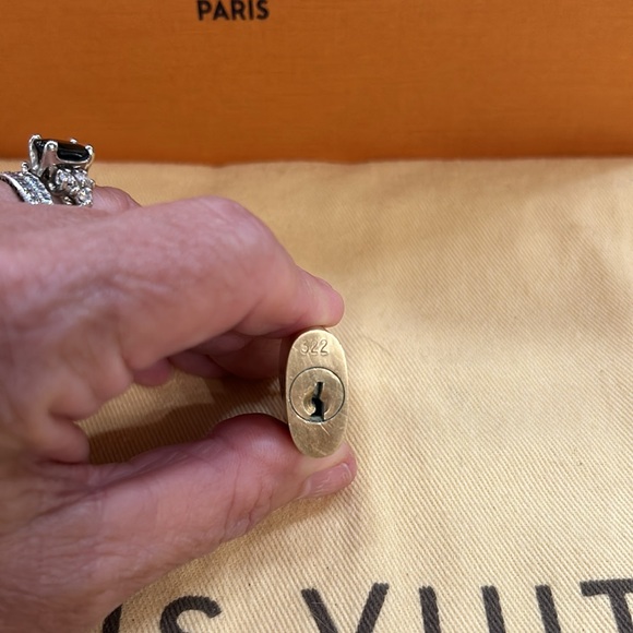 100% Authentic Louis Vuitton Lock & Key #322 - Picture 5 of 6